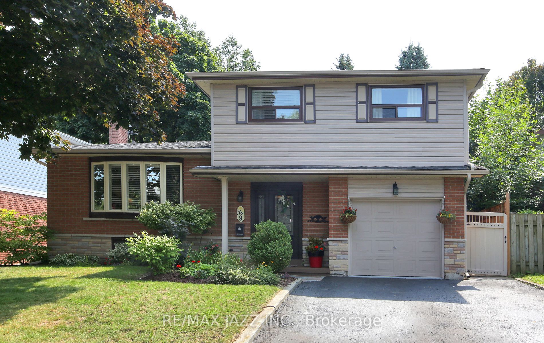 9 Spry Ave