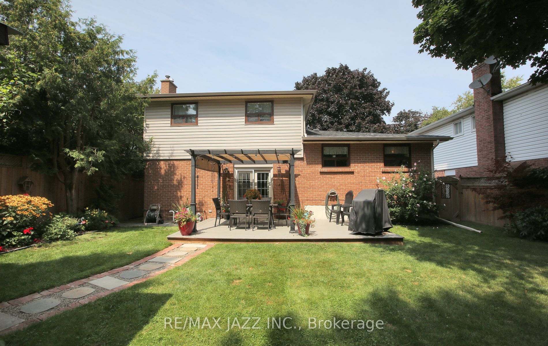 9 Spry Ave