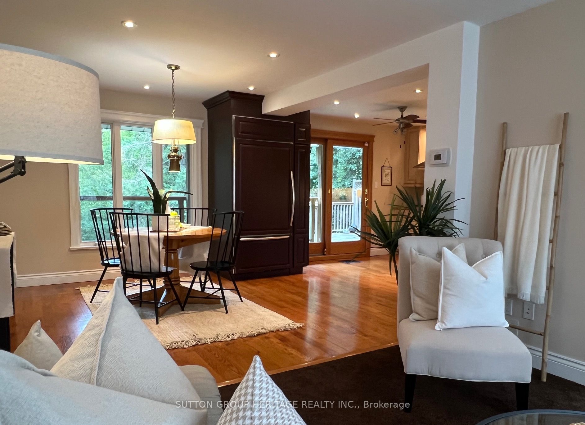 260 Lupin Dr