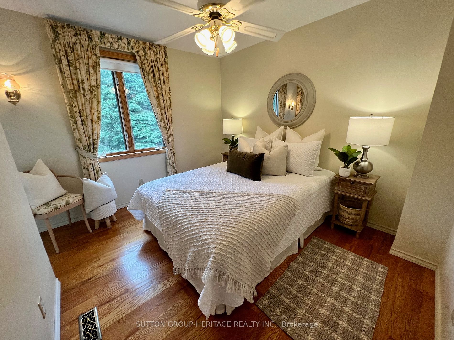 260 Lupin Dr