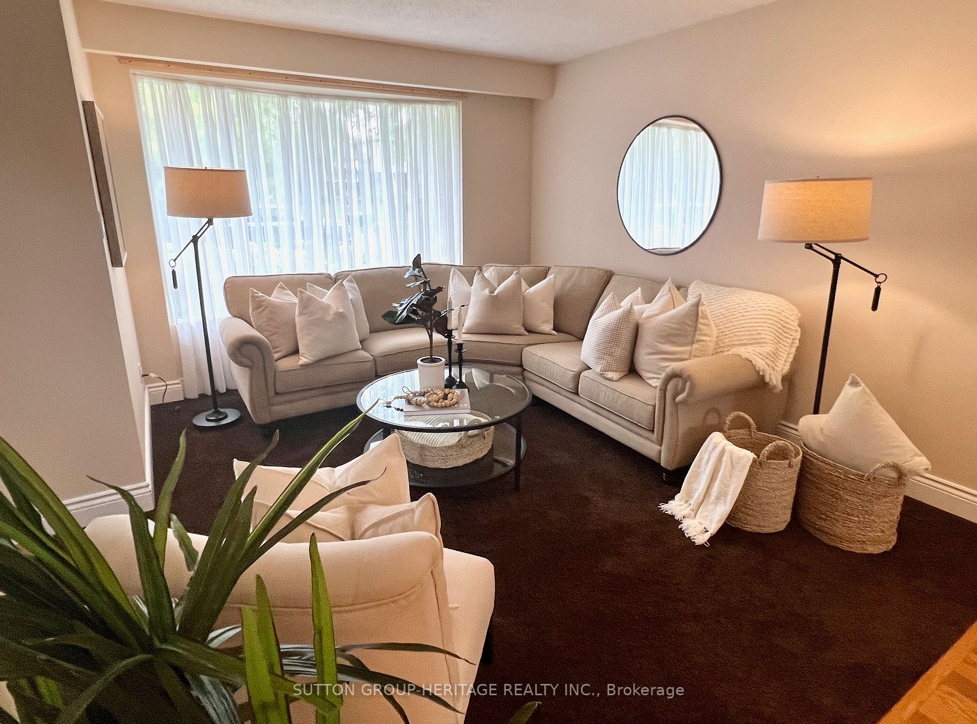 260 Lupin Dr