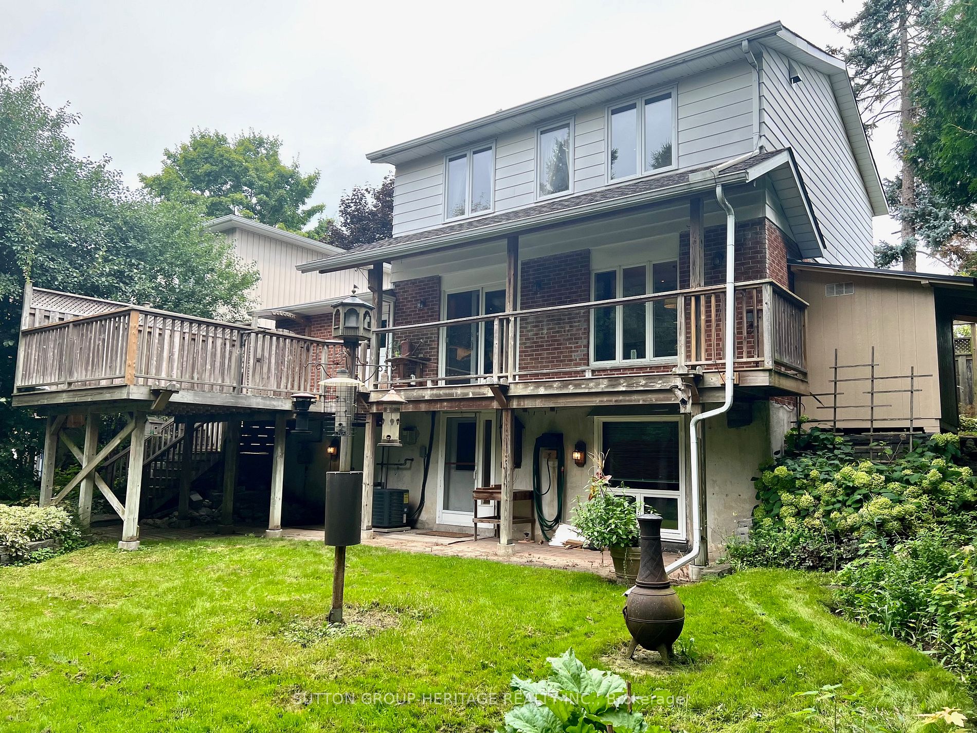 260 Lupin Dr