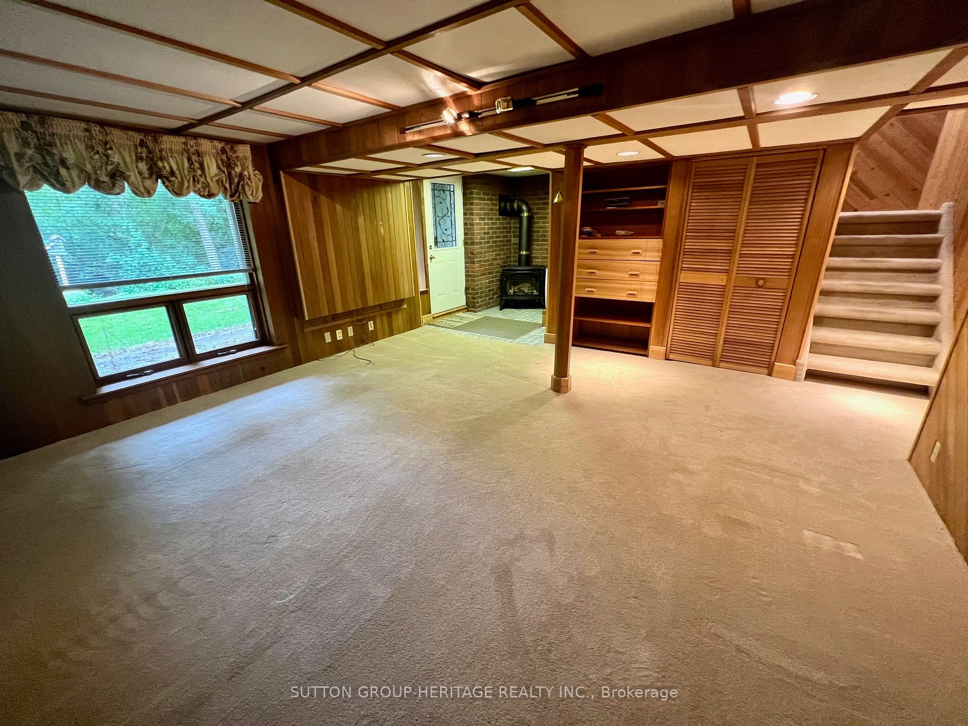 260 Lupin Dr