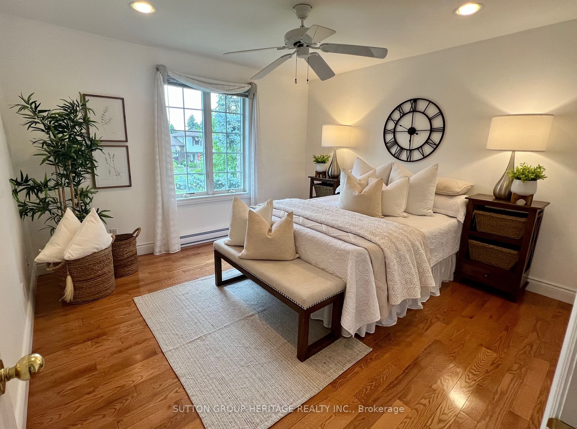 260 Lupin Dr