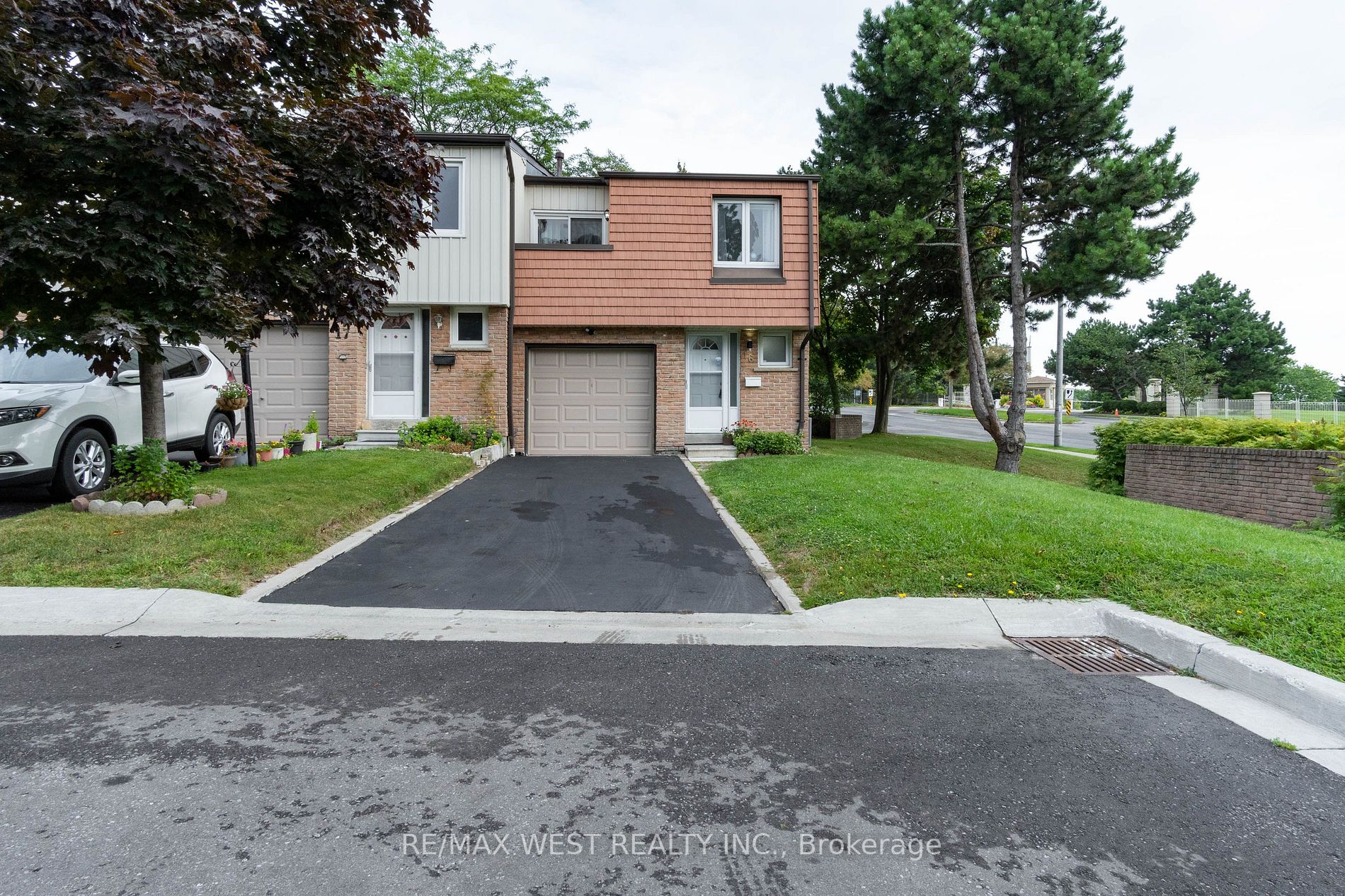 15 Guildwood Pkwy, #16