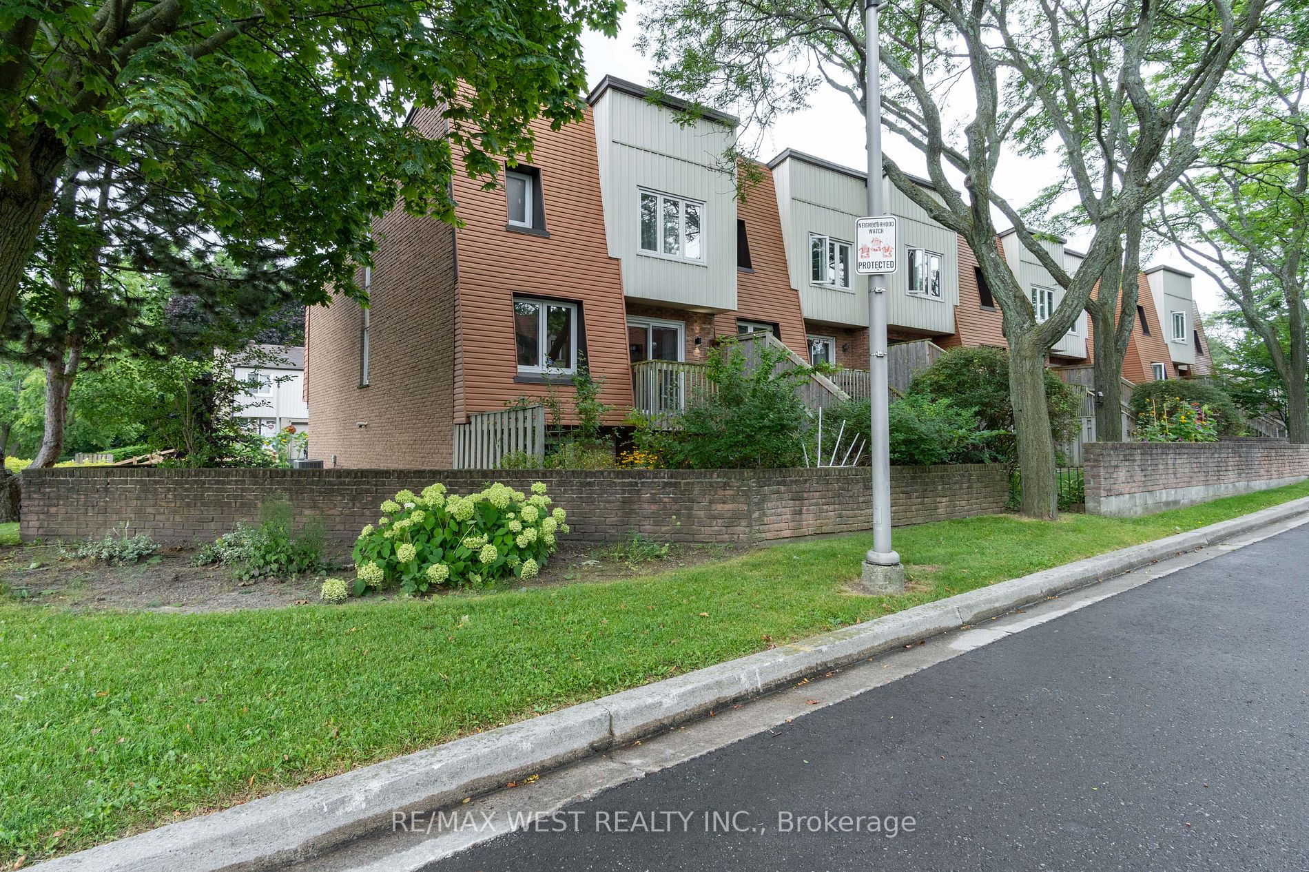 15 Guildwood Pkwy, #16