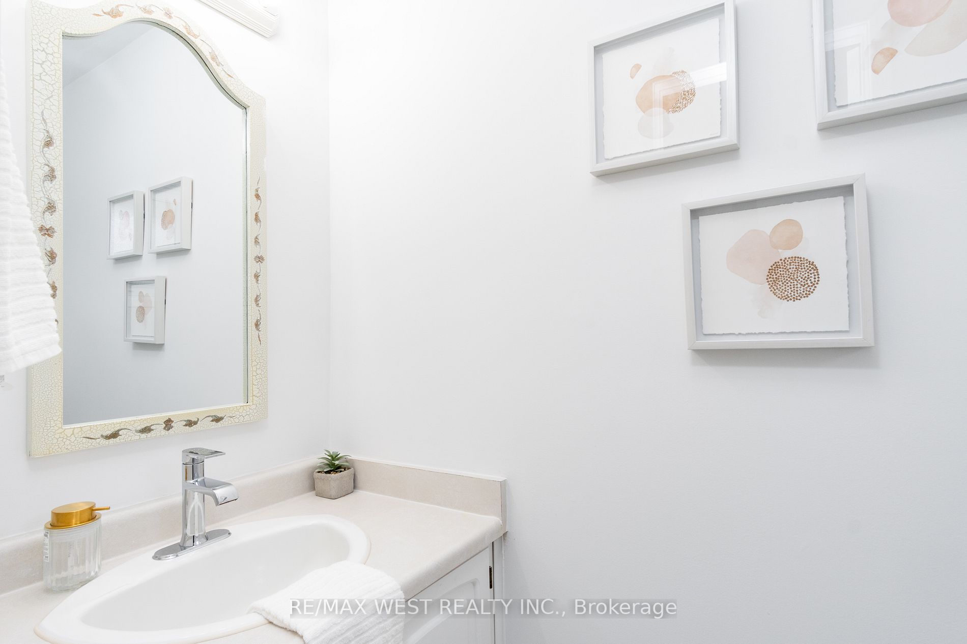 15 Guildwood Pkwy, #16