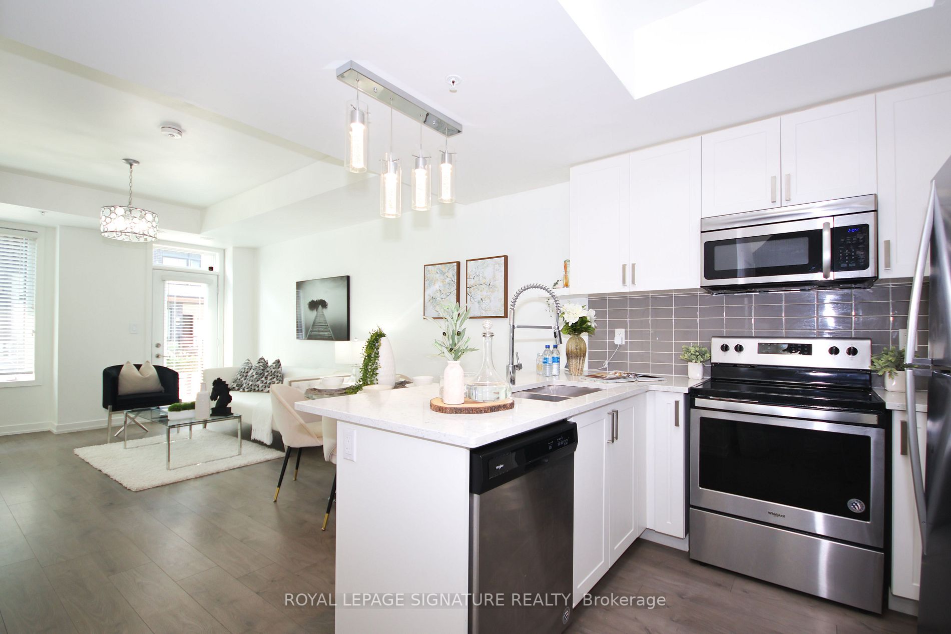 1555 Kingston Rd, #411