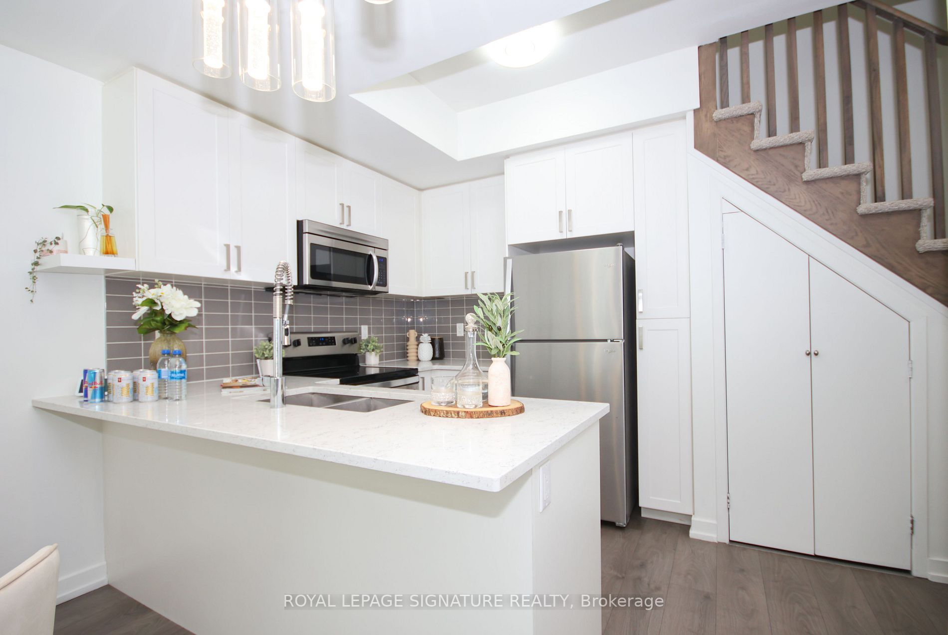 1555 Kingston Rd, #411