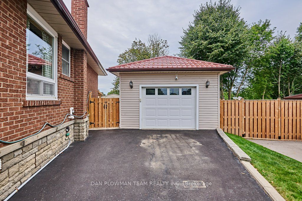 535 Addison Court