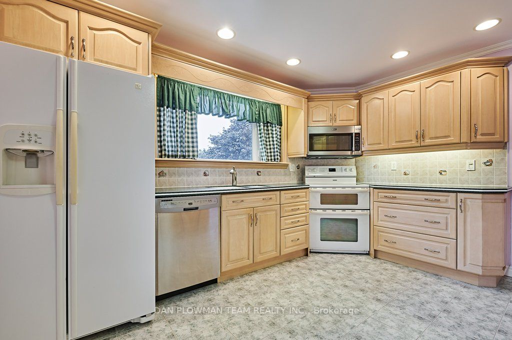 535 Addison Court