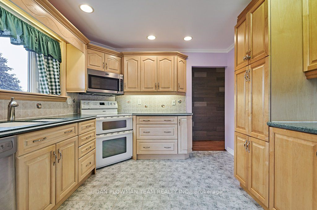 535 Addison Court