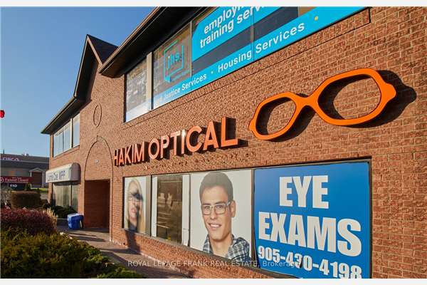 114 Dundas St E, Whitby