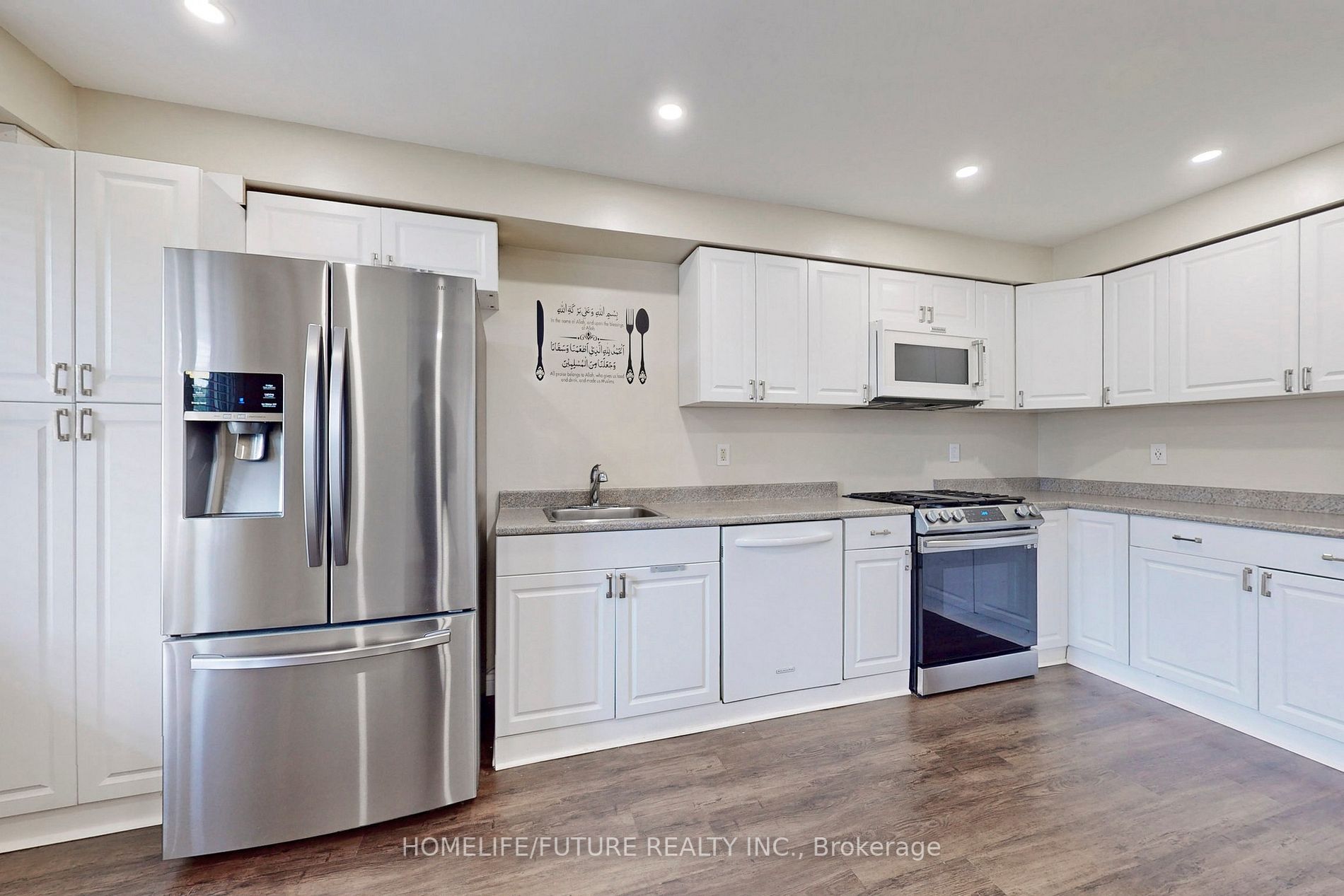 63 Stanford Cres