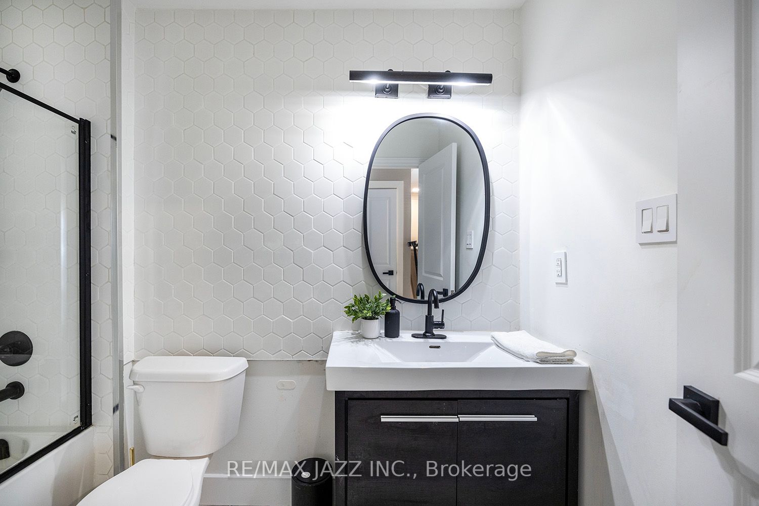 21 Brent Cres