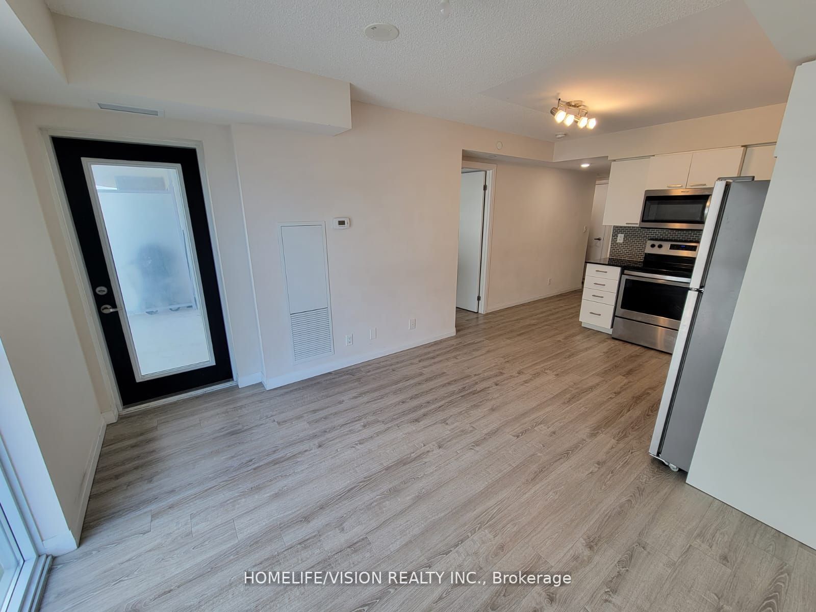2152 Lawrence Ave E, #604