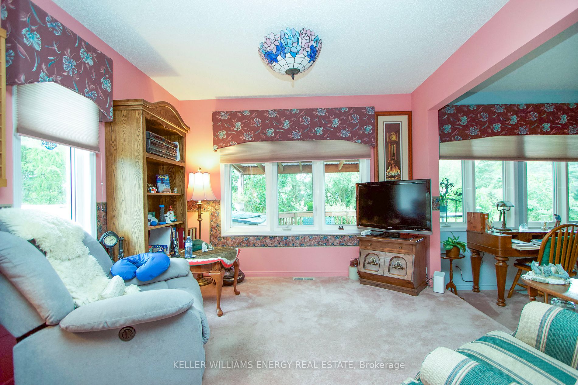 2 Eastbank Rd