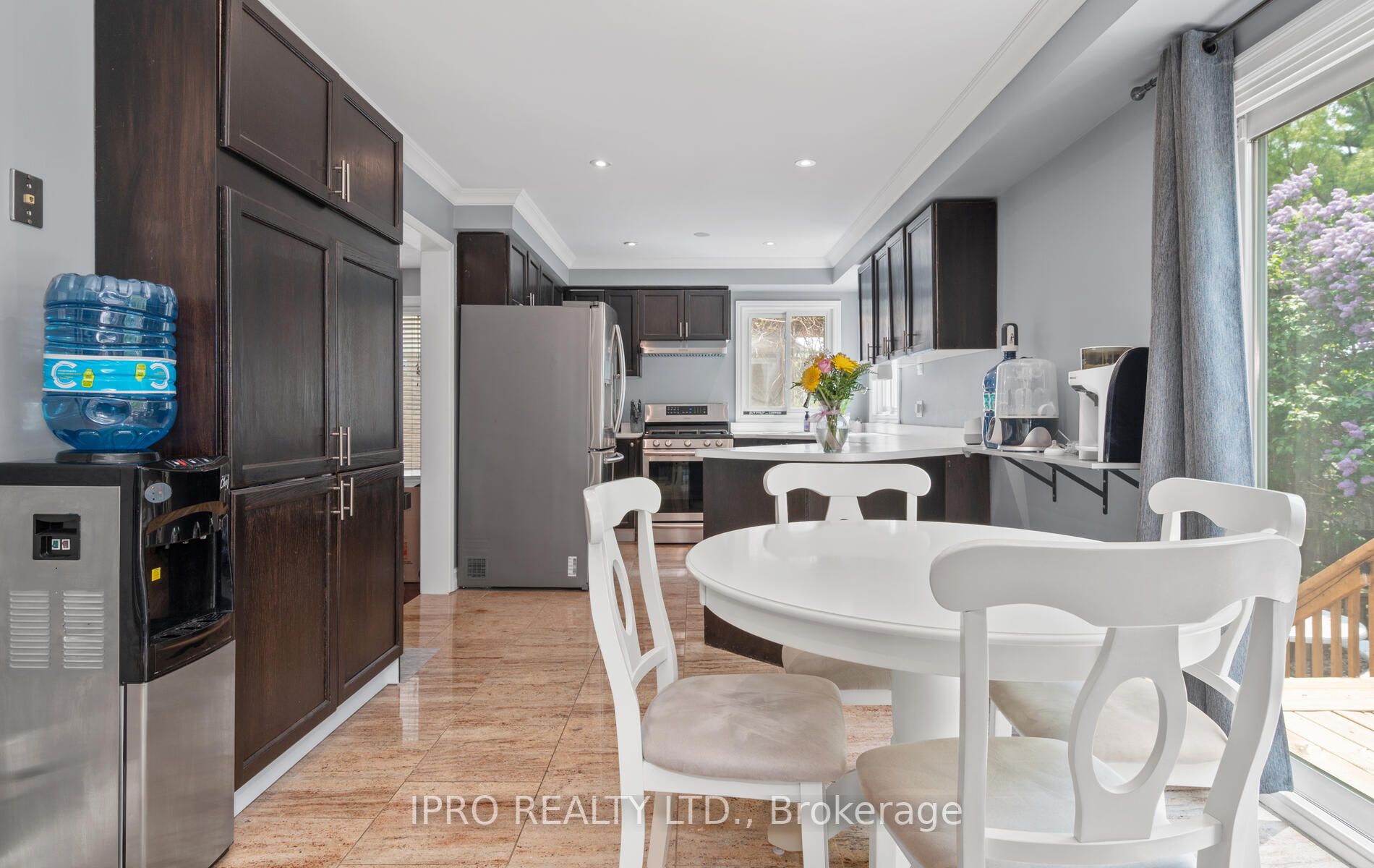 10 Mayflower St