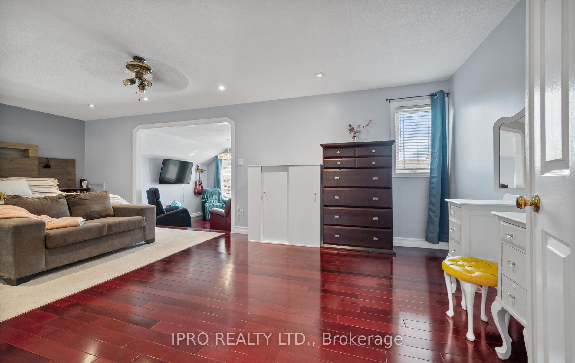 10 Mayflower St