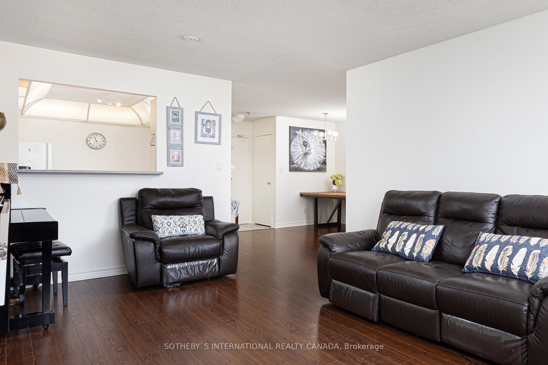 25 Bamburgh Circ, #Ph29