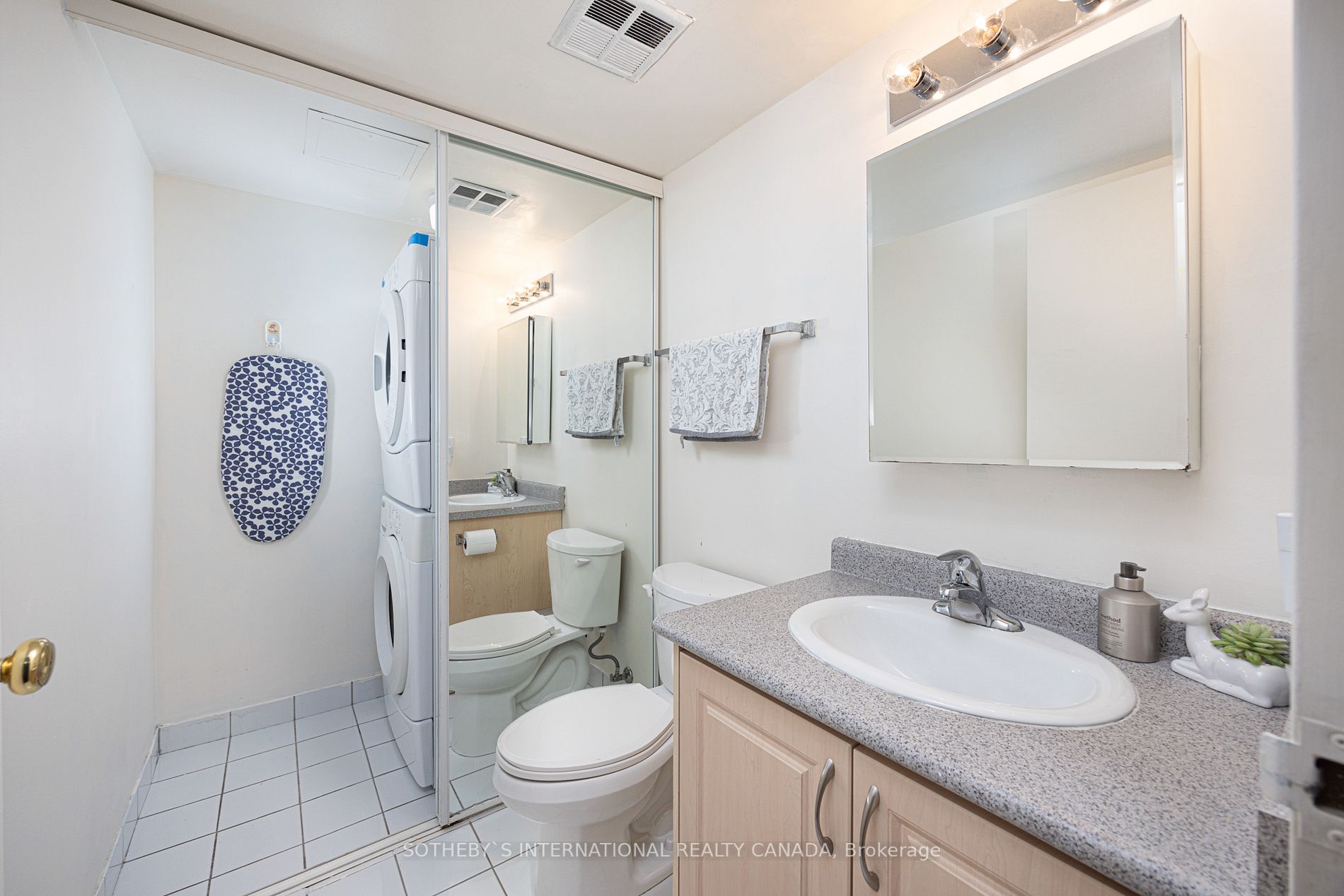 25 Bamburgh Circ, #Ph29