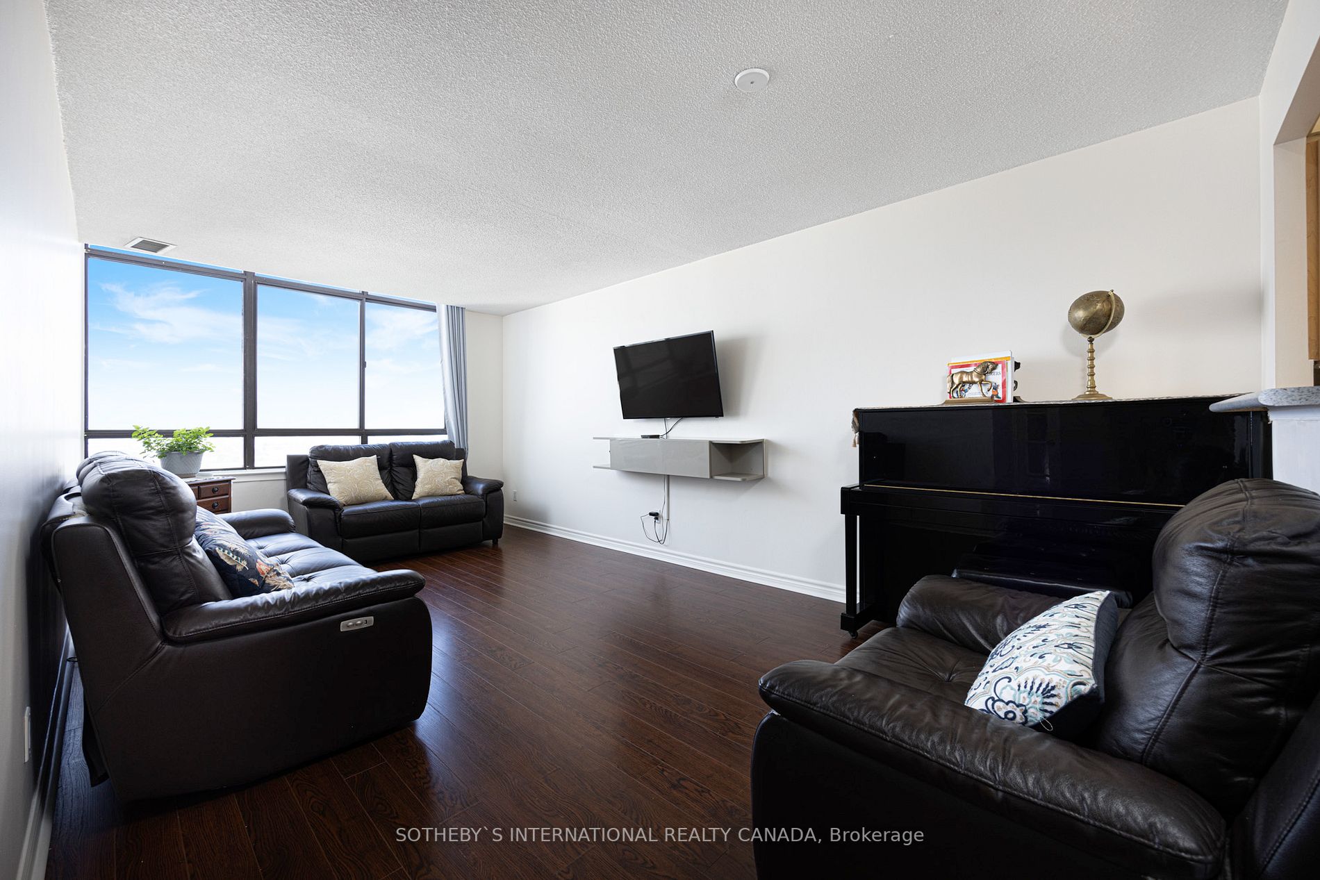 25 Bamburgh Circ, #Ph29