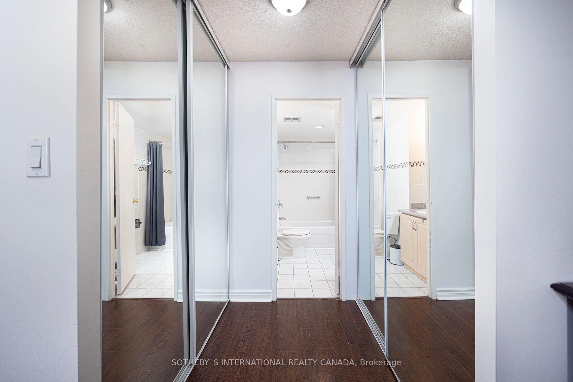 25 Bamburgh Circ, #Ph29