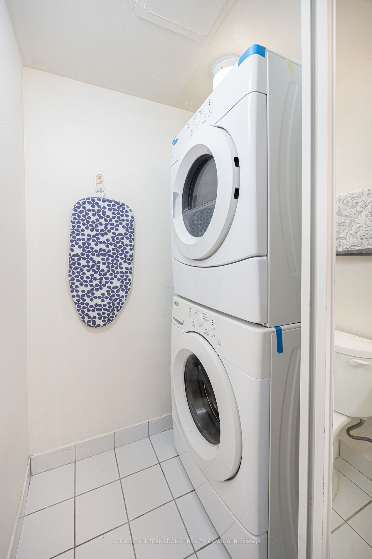 25 Bamburgh Circ, #Ph29