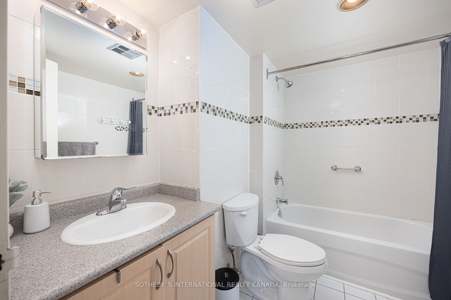 25 Bamburgh Circ, #Ph29