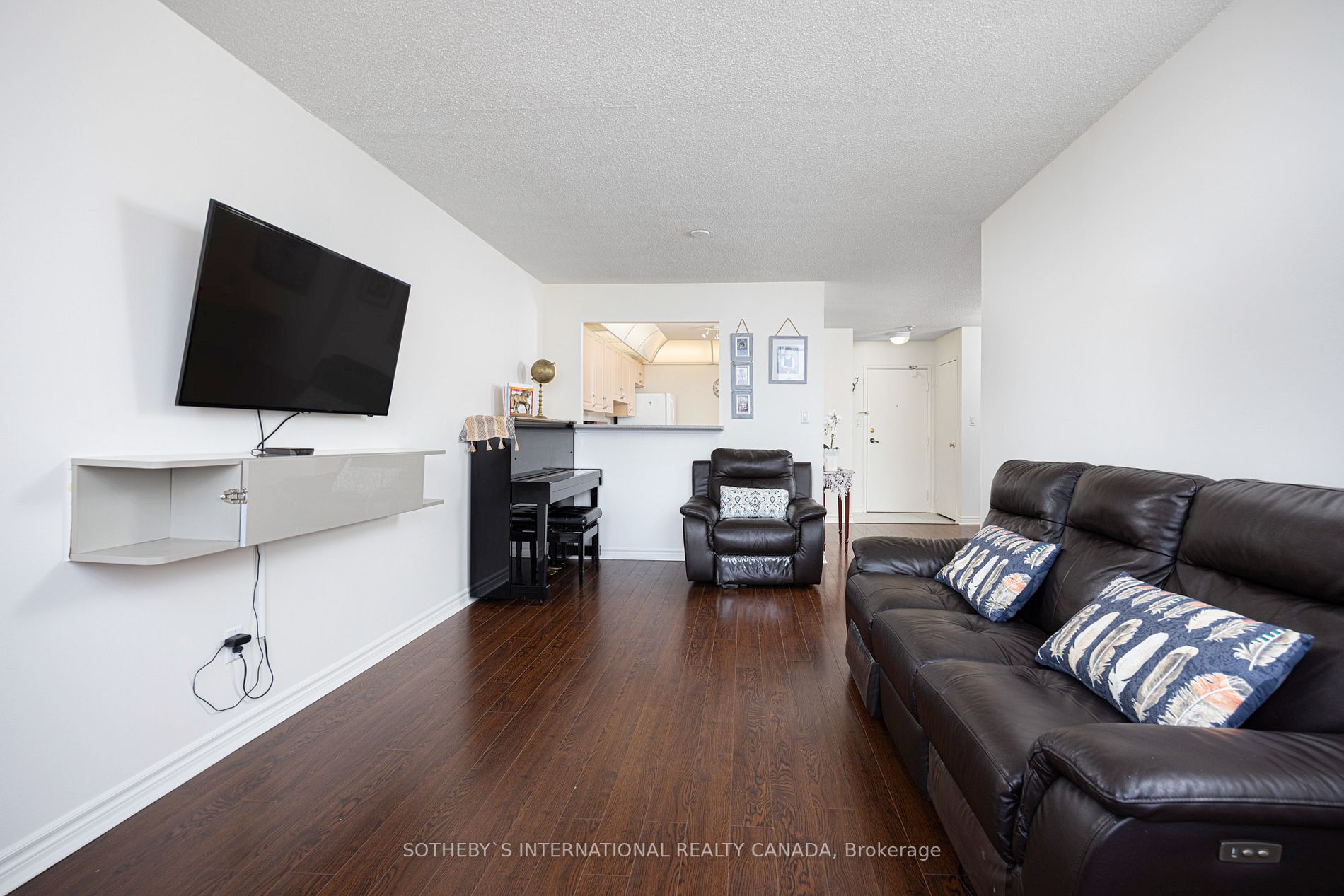 25 Bamburgh Circ, #Ph29