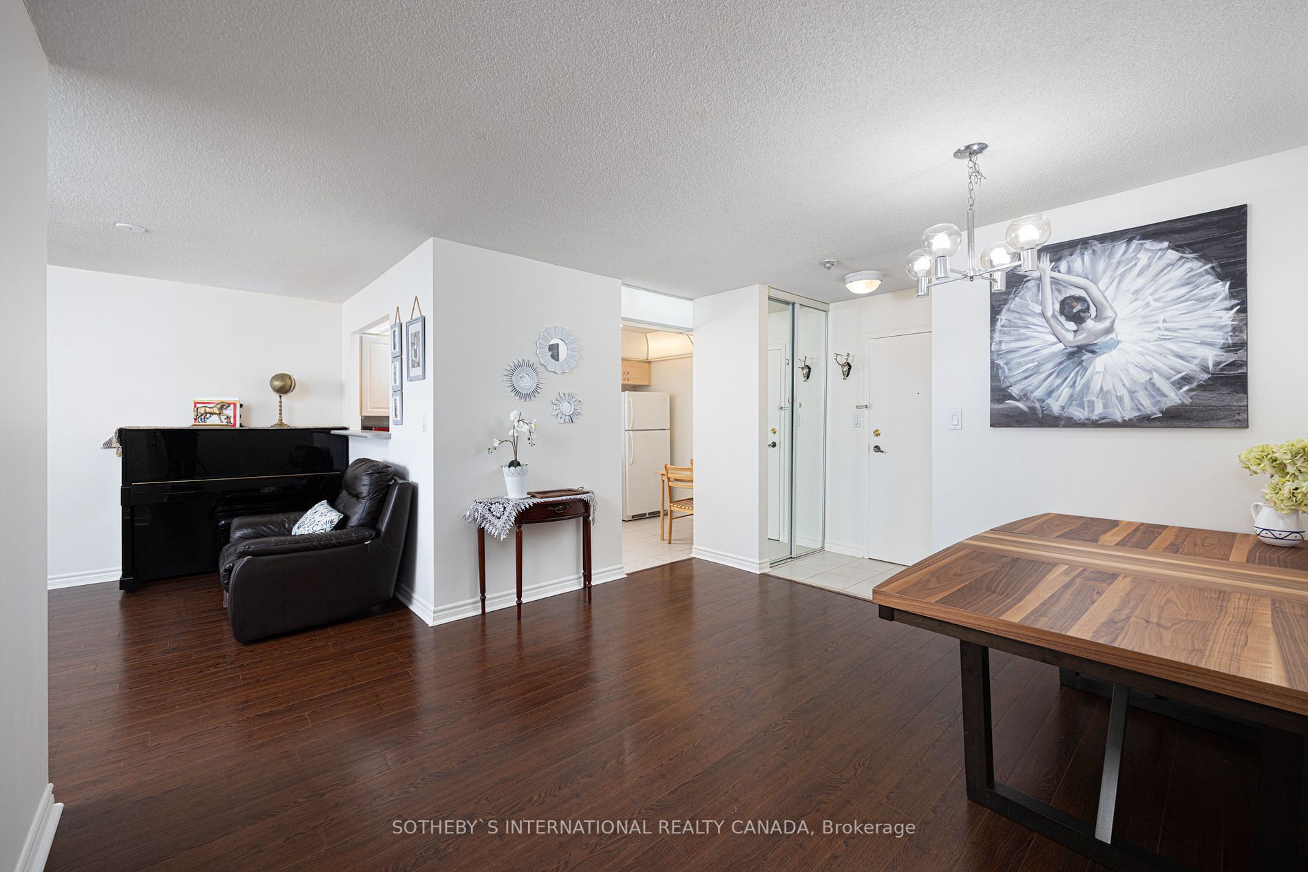 25 Bamburgh Circ, #Ph29