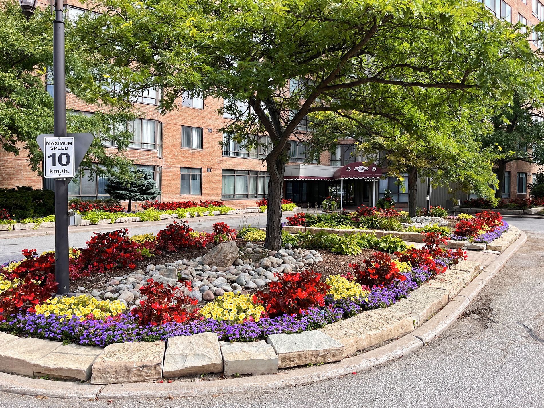 25 Bamburgh Circ, #Ph29