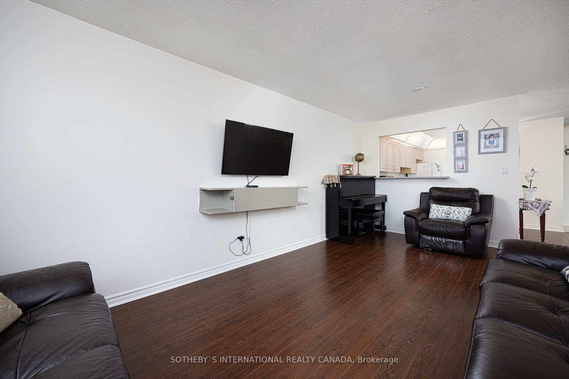 25 Bamburgh Circ, #Ph29