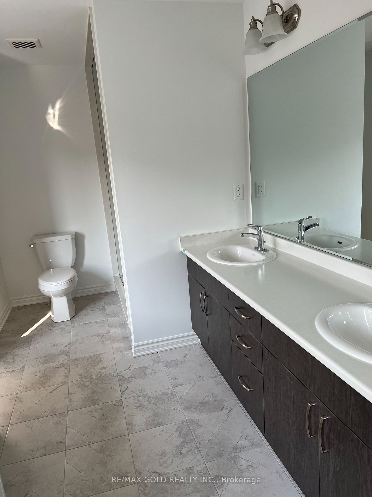 1582 Honey Locust Pl