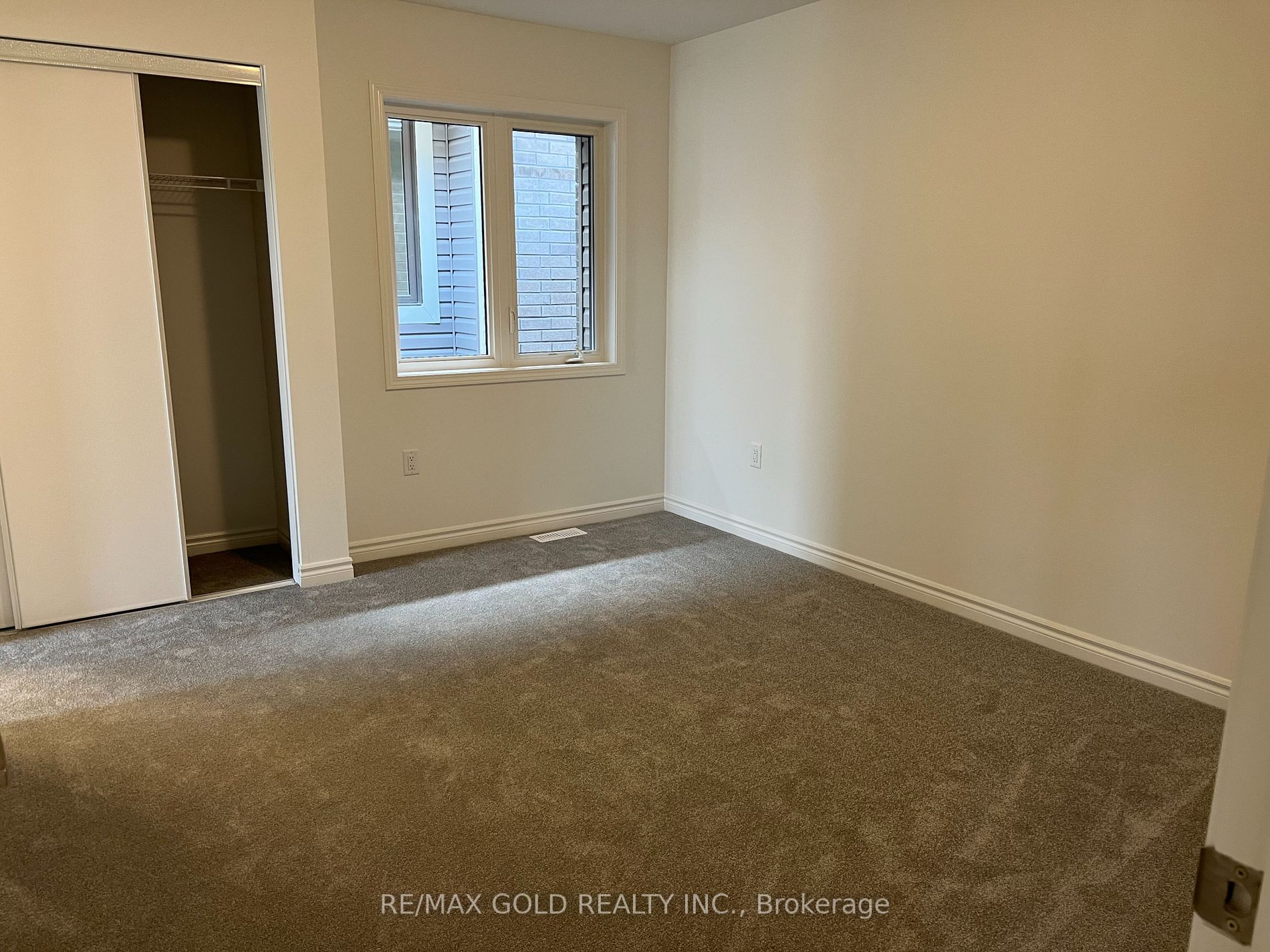 1582 Honey Locust Pl