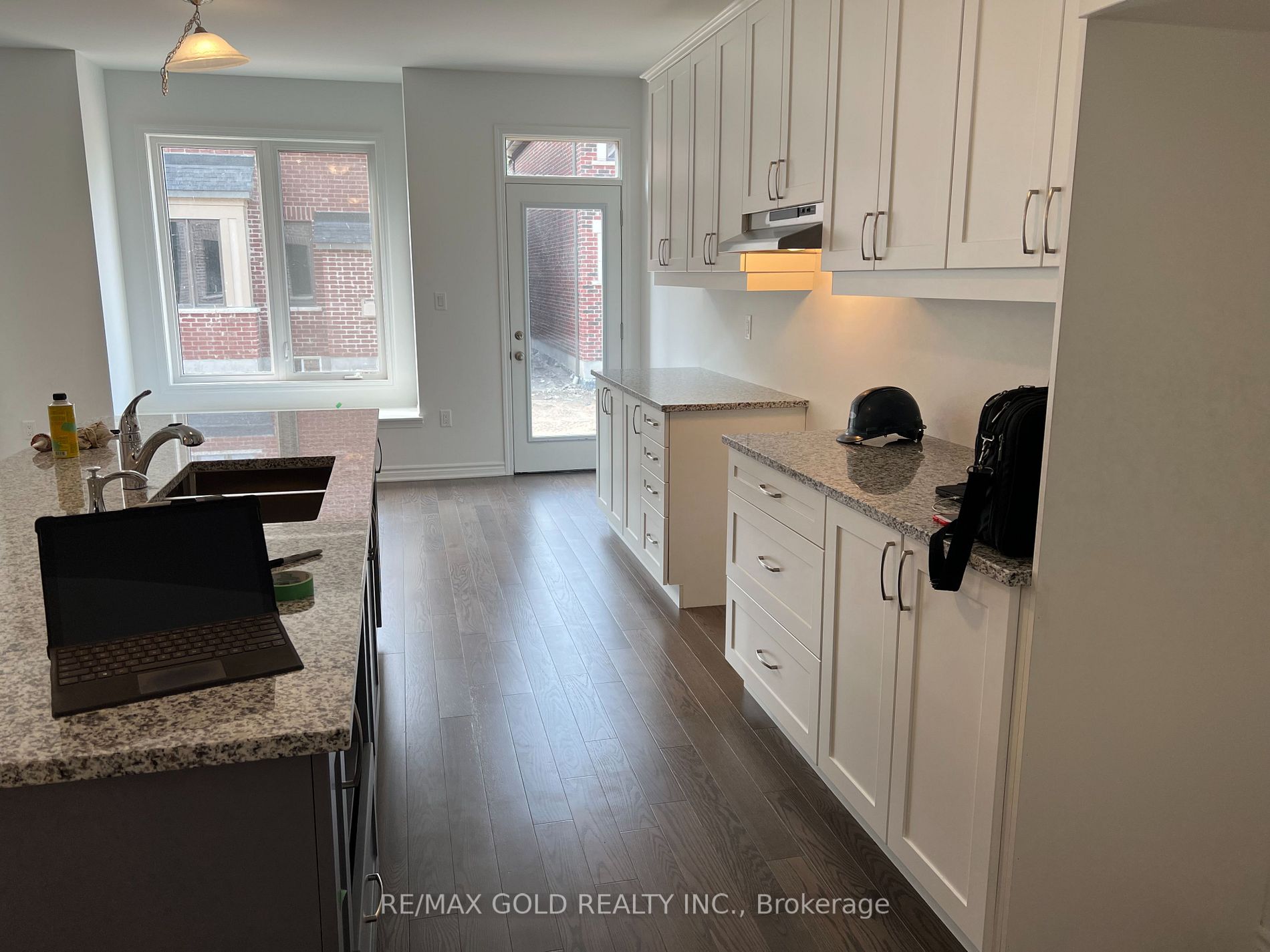 1582 Honey Locust Pl