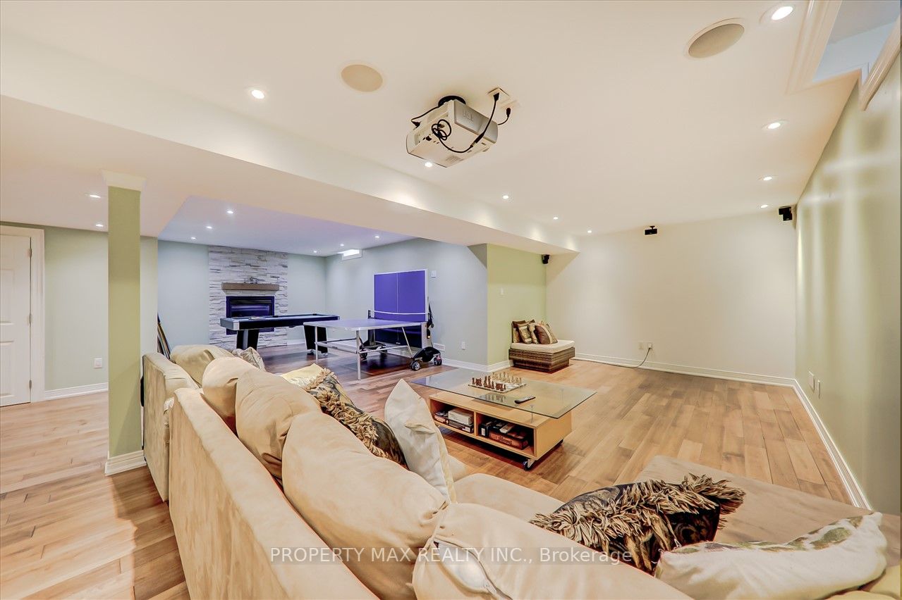 163 Millburn Dr