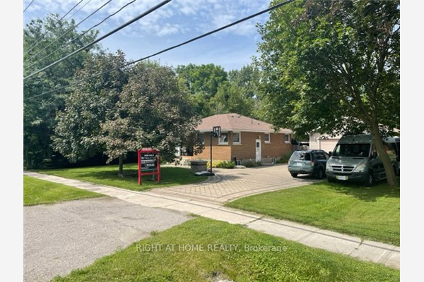 132 Winchester Rd E, Whitby