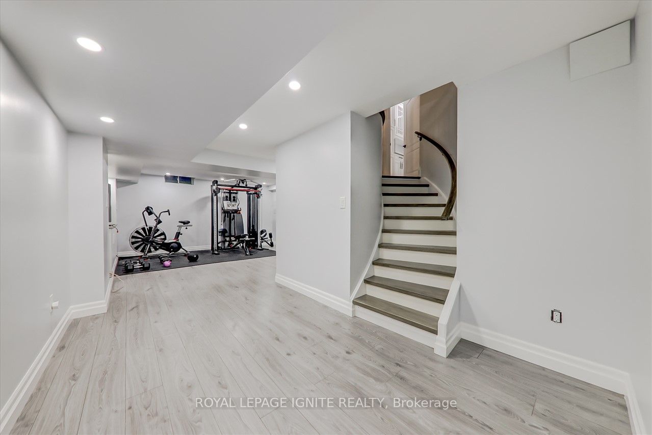 95 Baycliffe Drive