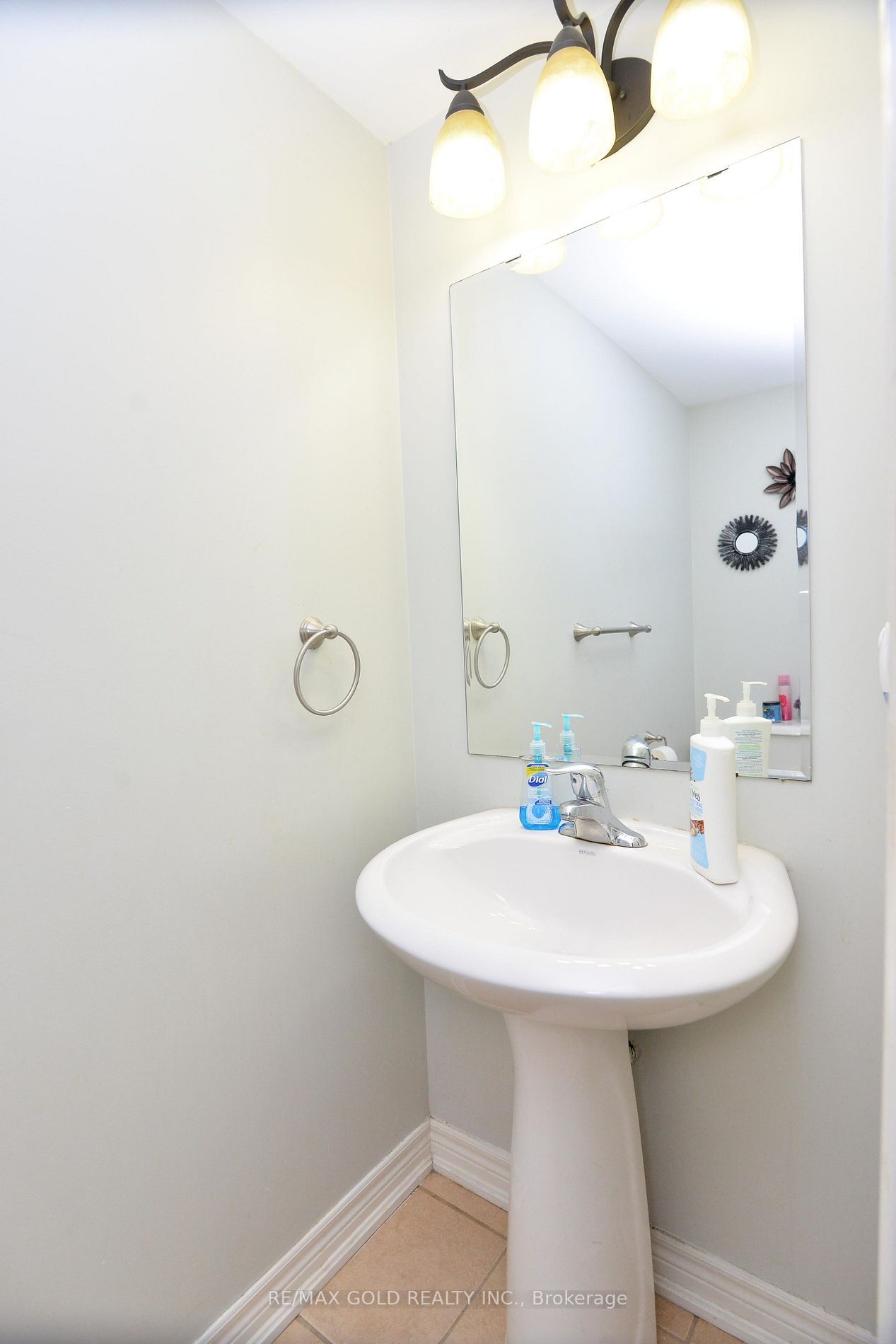 111 Whitefoot Crescent