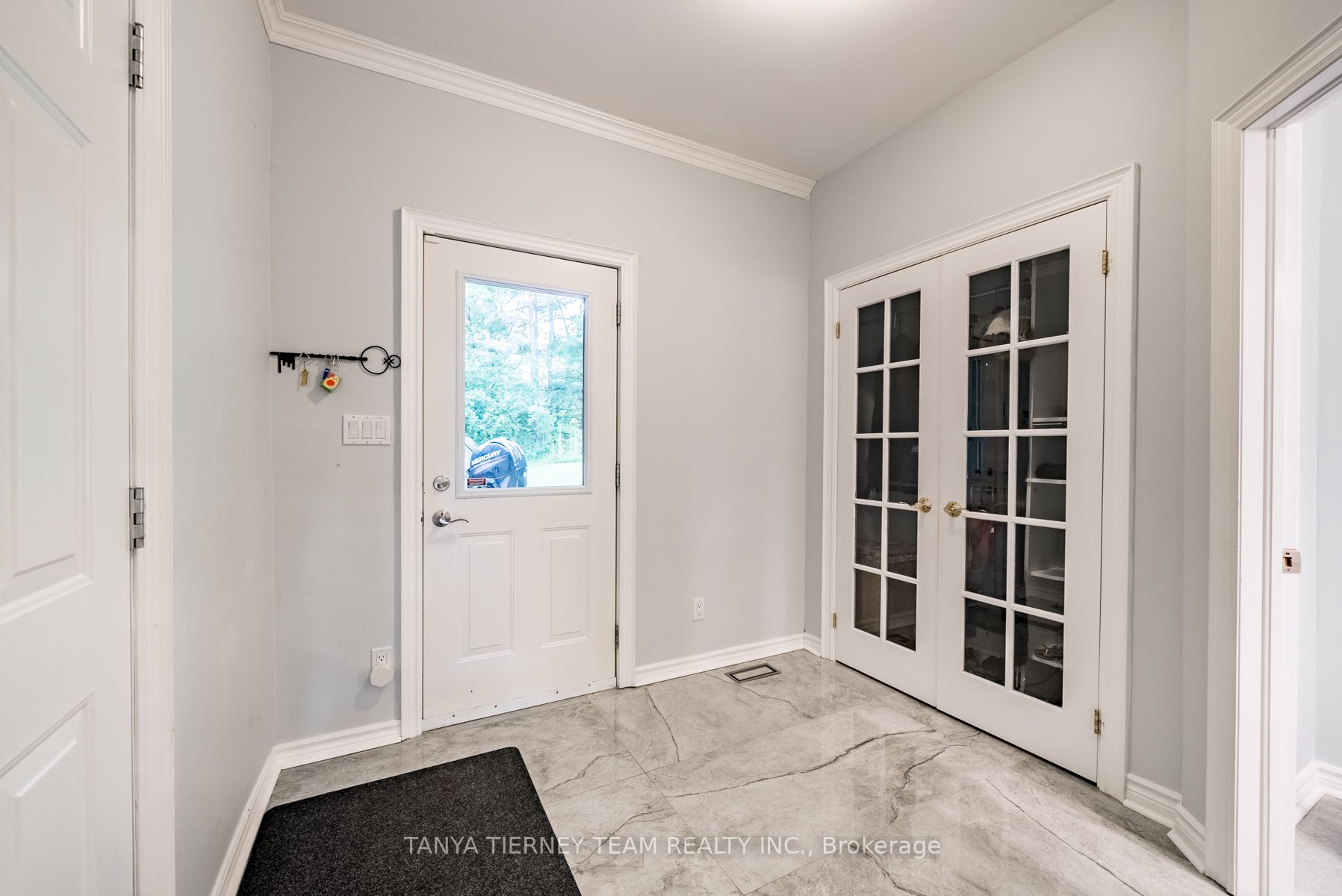 4 Woodbridge Circ