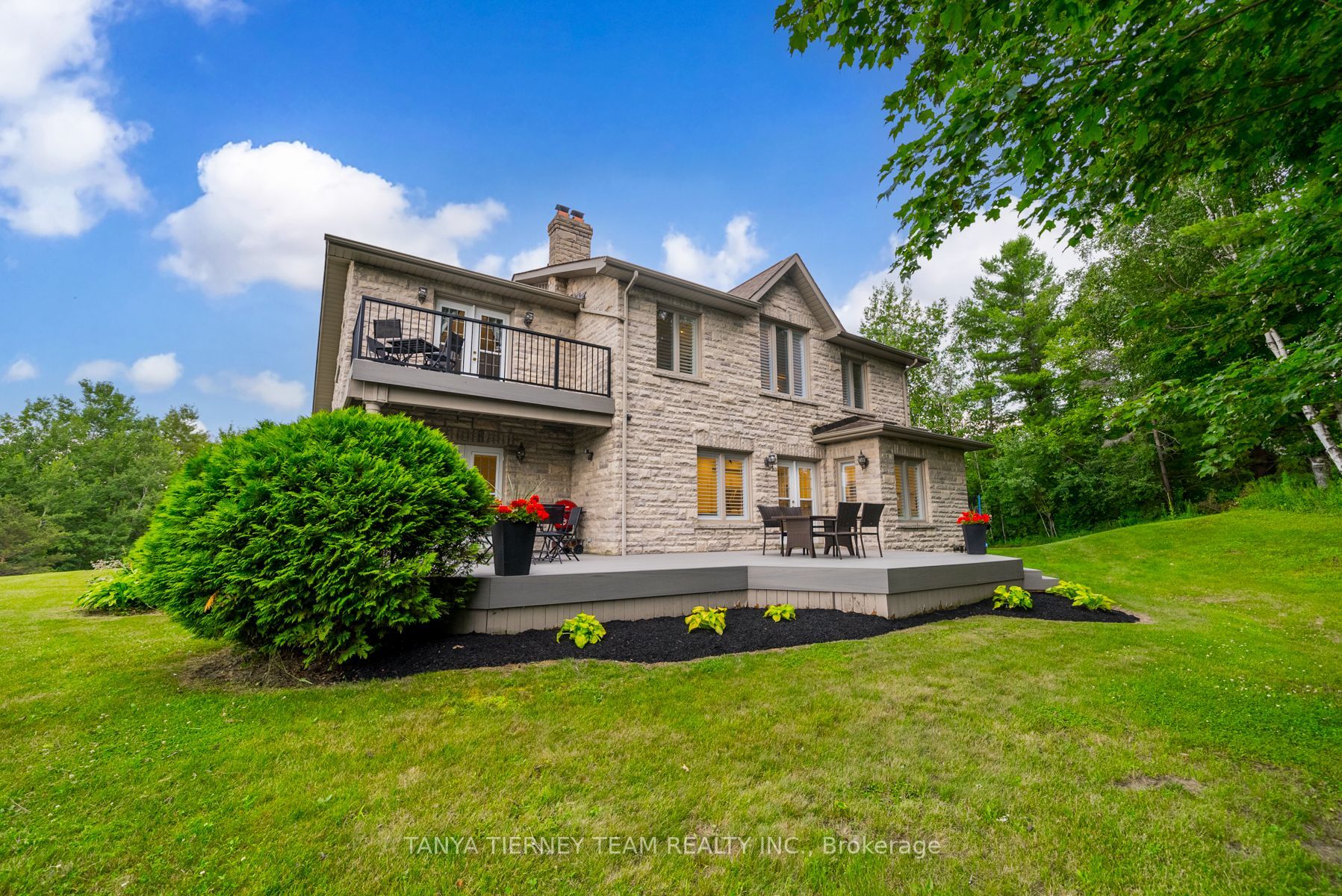 4 Woodbridge Circ