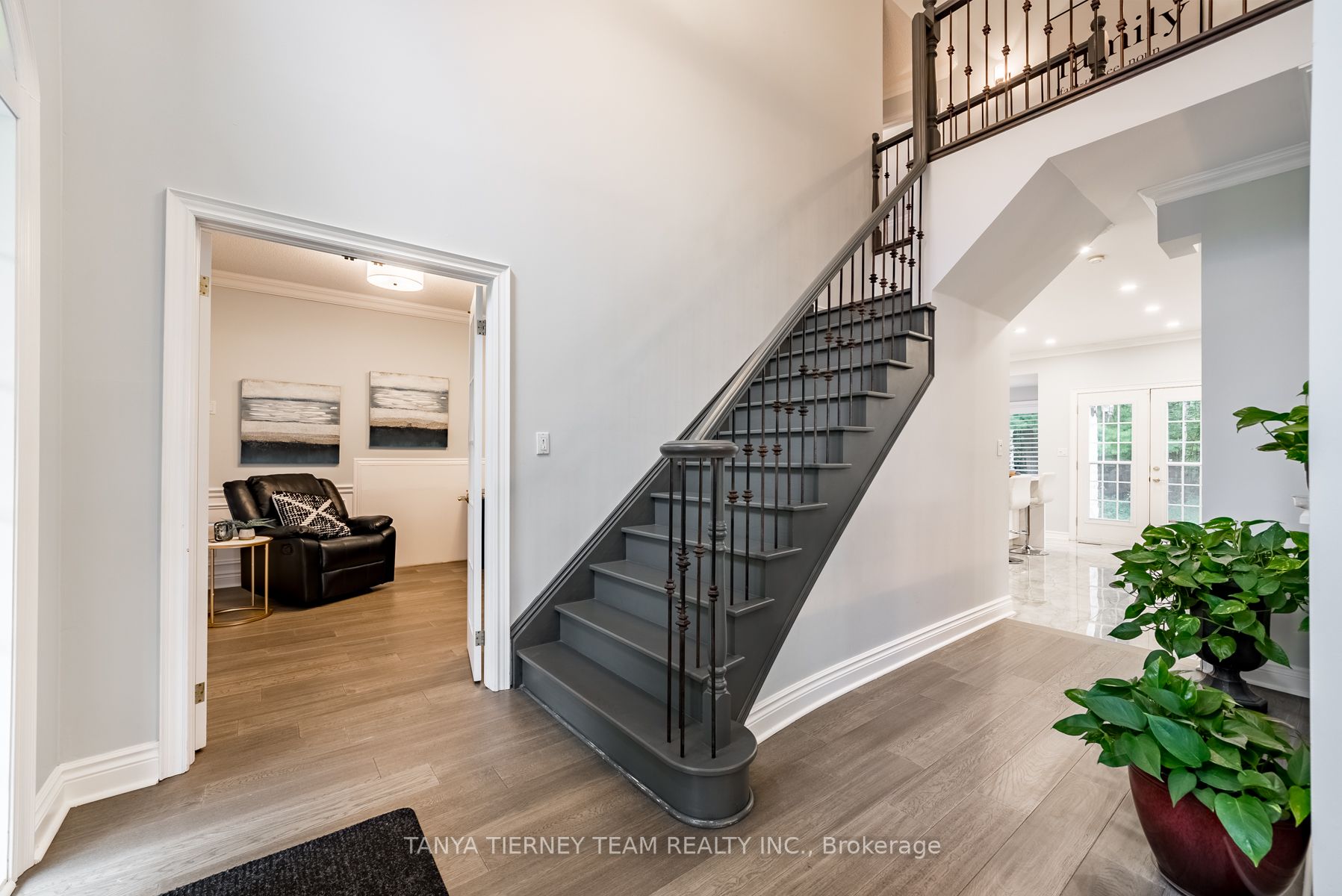 4 Woodbridge Circ