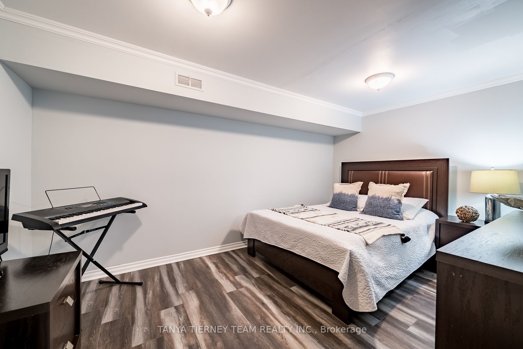 4 Woodbridge Circ