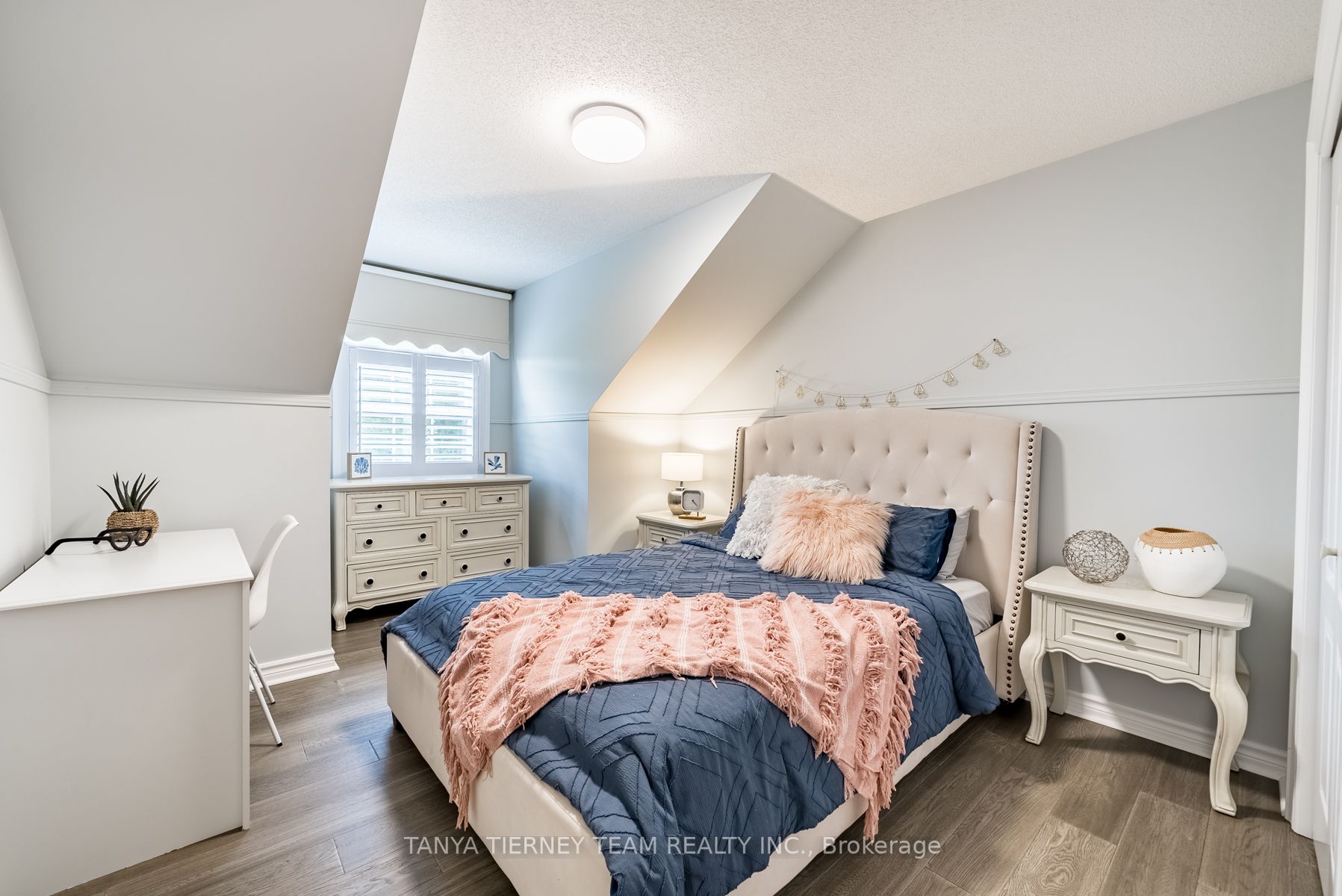 4 Woodbridge Circ