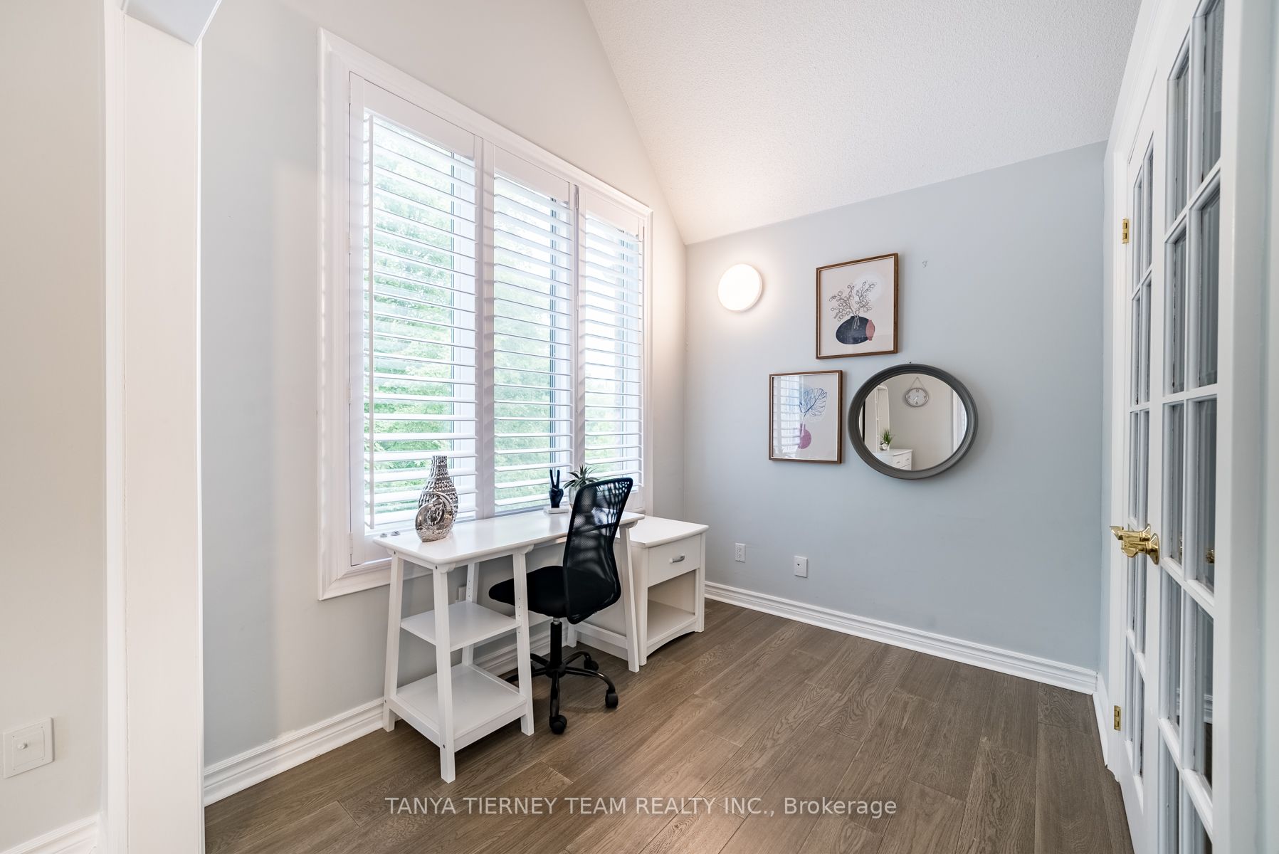 4 Woodbridge Circ