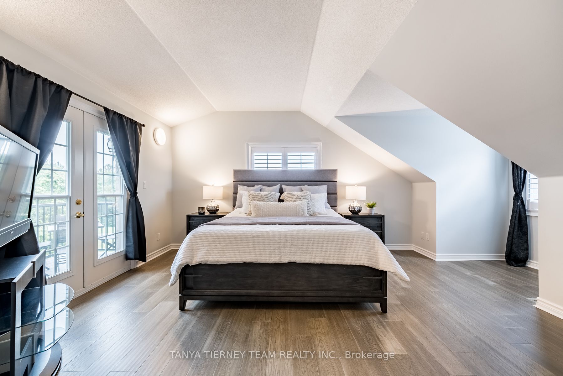 4 Woodbridge Circ