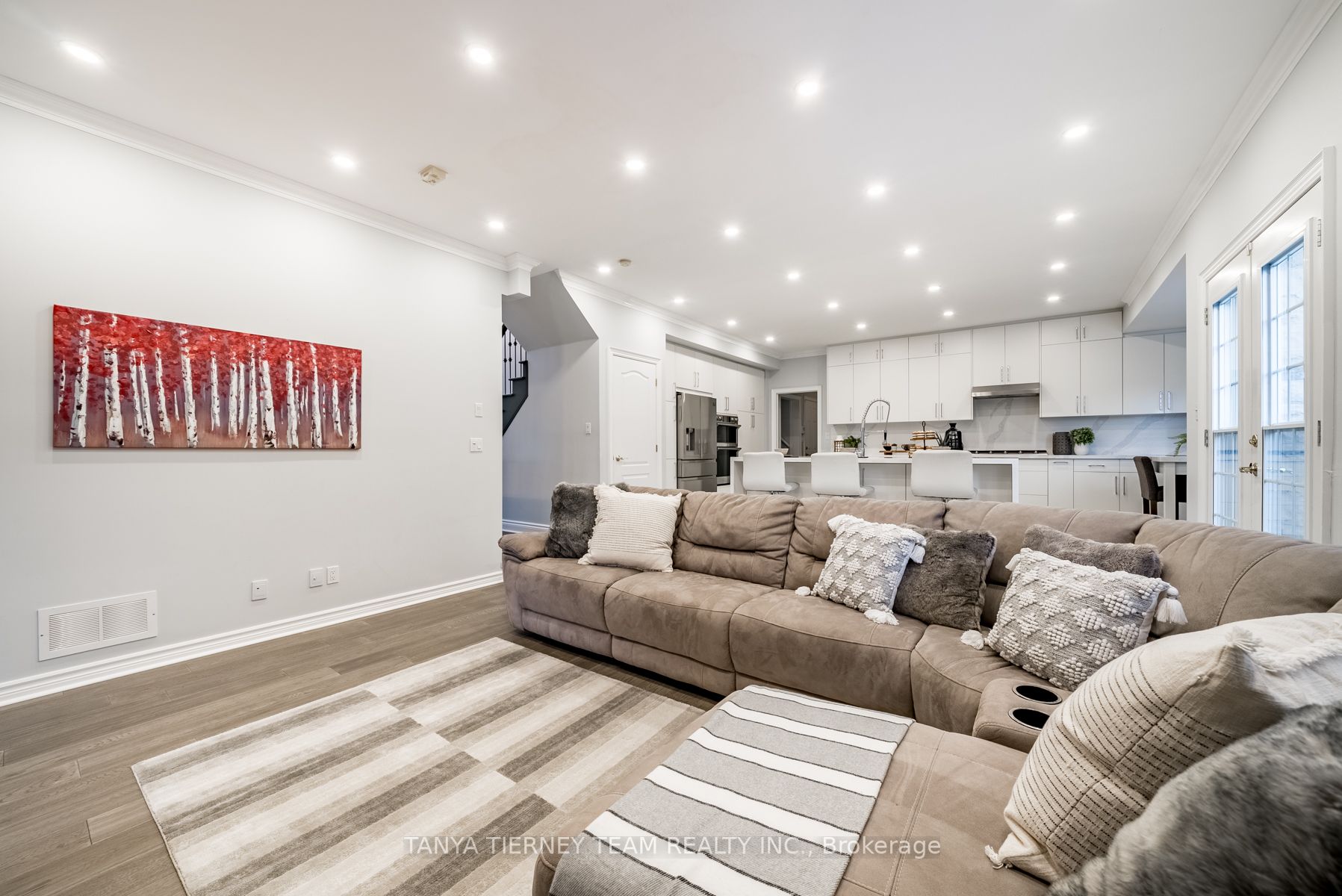 4 Woodbridge Circ