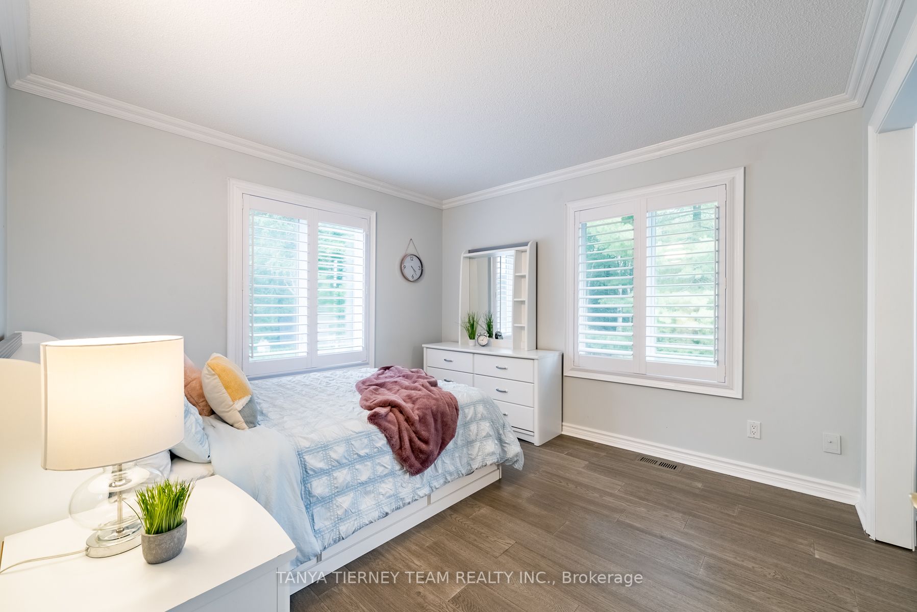4 Woodbridge Circ