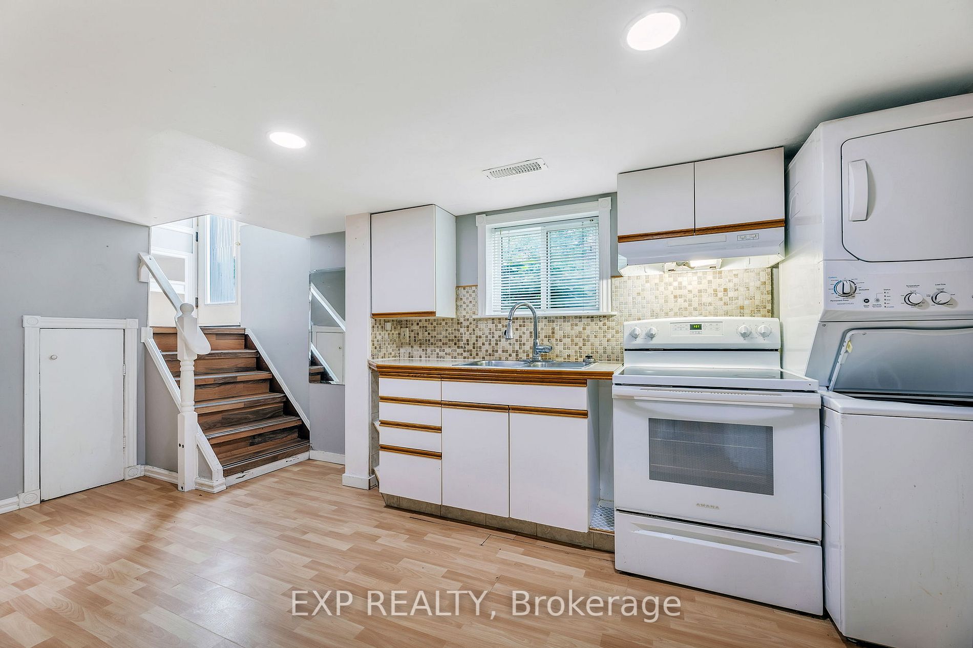 300 Chestnut Street W